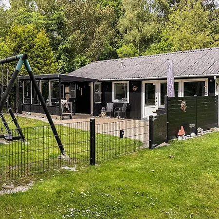 Holiday home Lovely In With Wifi